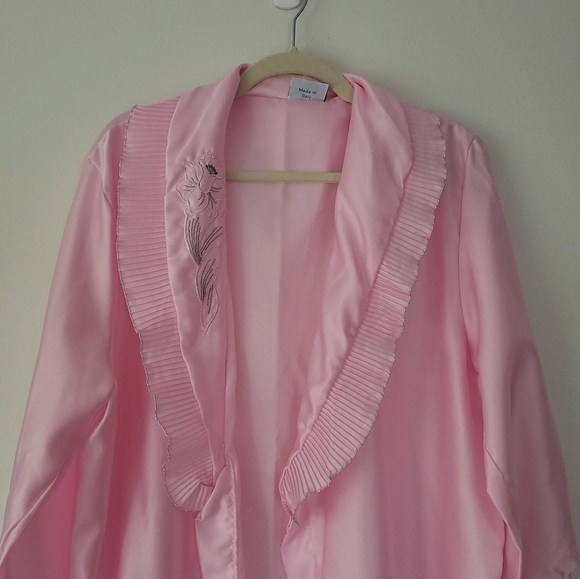 Vintage Pink Embroidered Robe - Picture 2 of 7